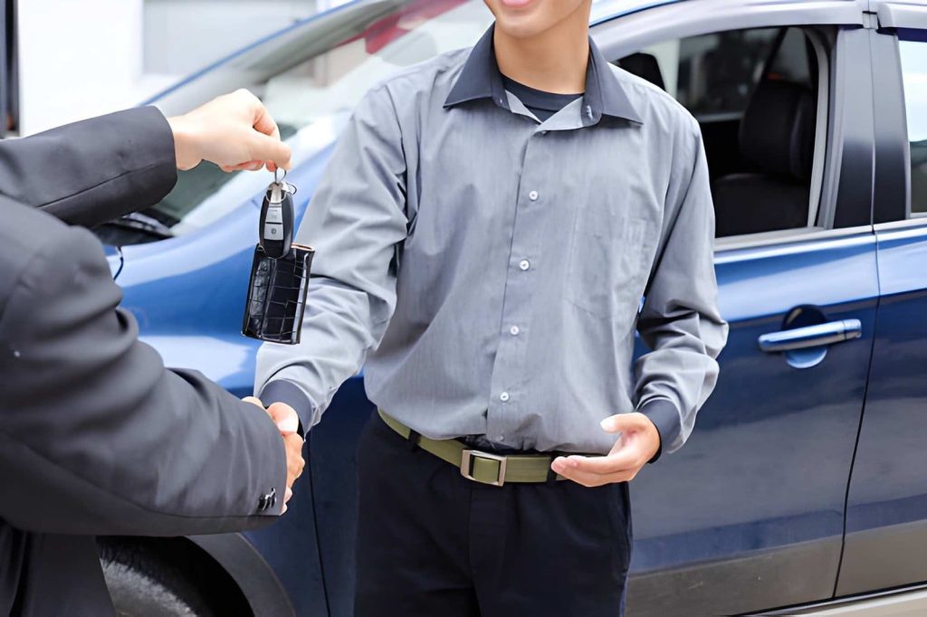 Cars for sale by owner Sarasota Florida handshake and key exchange beside blue car.